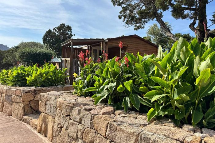 Kevano Plage Campsite, 4 star Pianottoli Caldarello a driveway