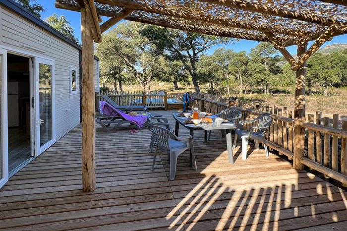 Porto-Vecchio Campsite, 4-star Mobile home terrace