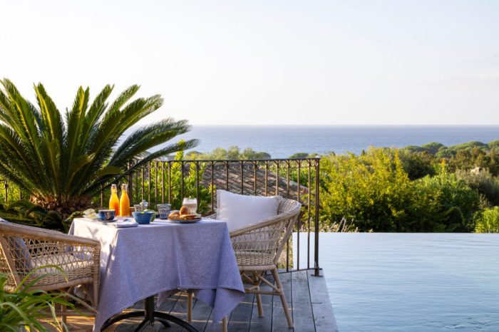 Les Bergeries de Palombaggia Hotel - Breakfast on the terrace