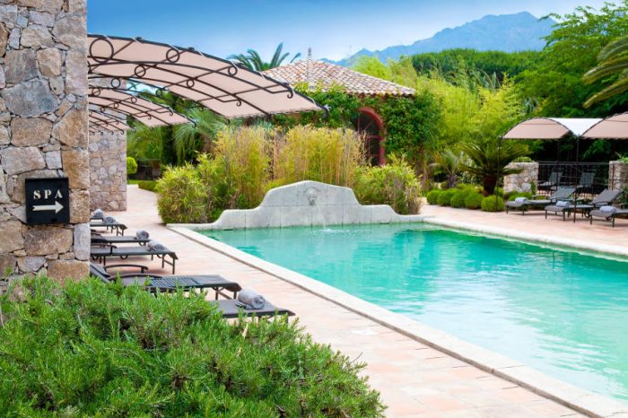relais-chateaux-hotel-la-signoria-5-etoiles-calvi-piscine